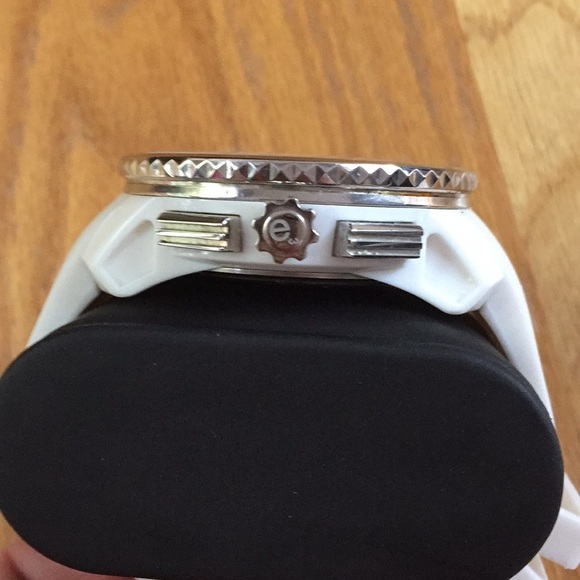 White Tendence men’s watch in MINT condition!!​ - Picture 6 of 7